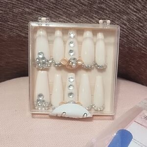 Elegant Cream Press-On Nails with Rhinestones